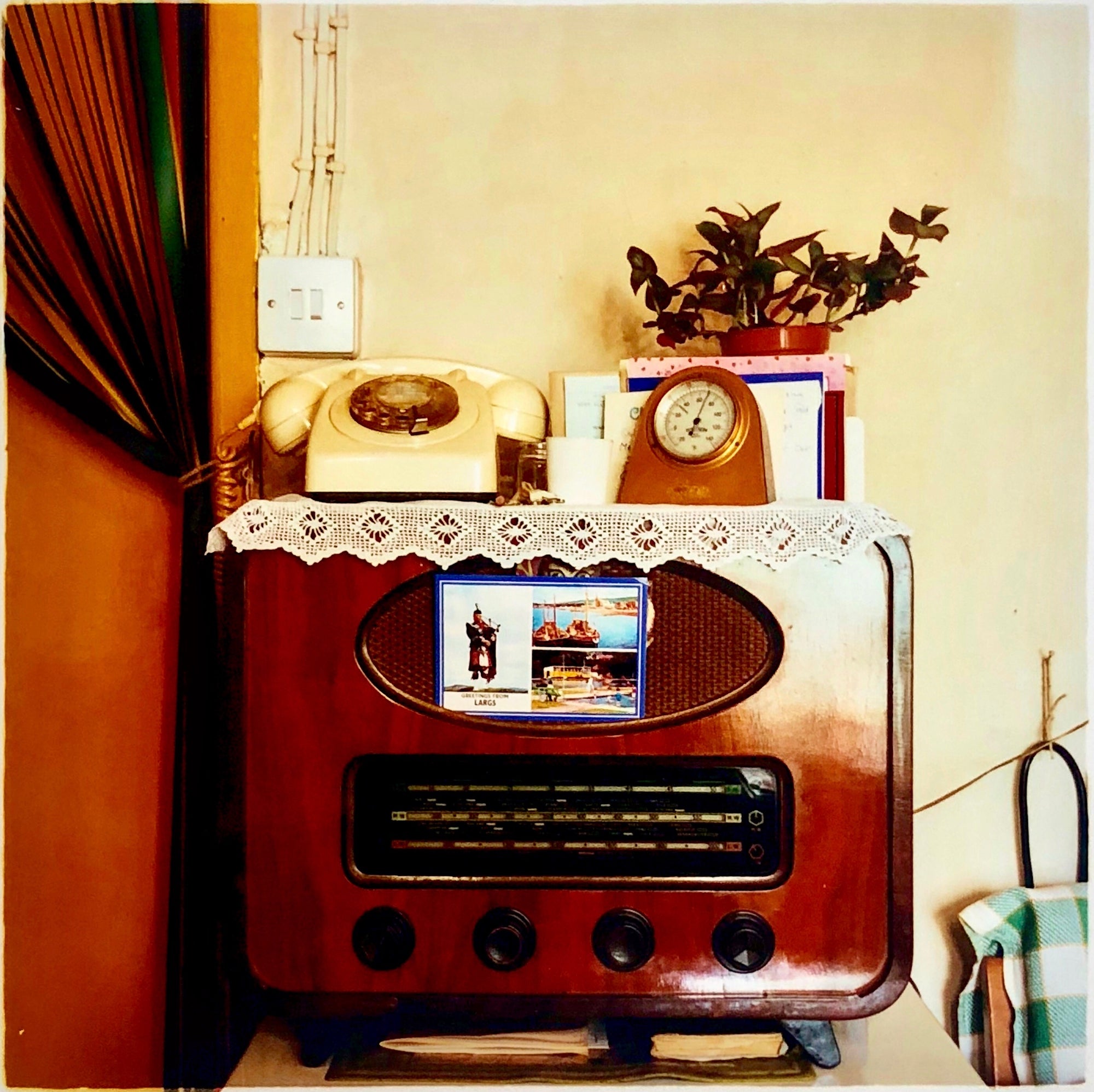 A vintage radio in a vintage home in Cambridge.