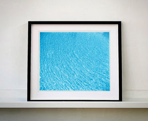 'Algiers Pool', photographed by Richard Heeps in Las Vegas, is the perfect way to bring summer vibes into your home all year round. The glistening pool water is idyllic and inviting.