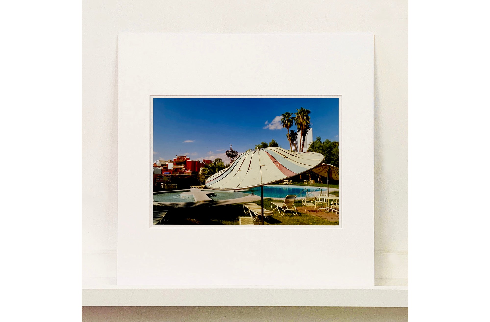 Pracht Bevestigen Verbieden Poolside Parasol, El Morocco Motel, Las Vegas, Nevada, 2001 - Richard Heeps
