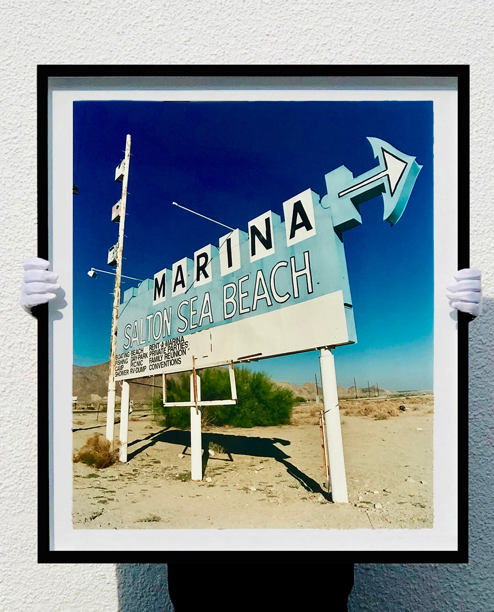 This classic beach style American Sign in the Salton Sea area of California features handwritten typography, bold against the beautifully weathered wood.