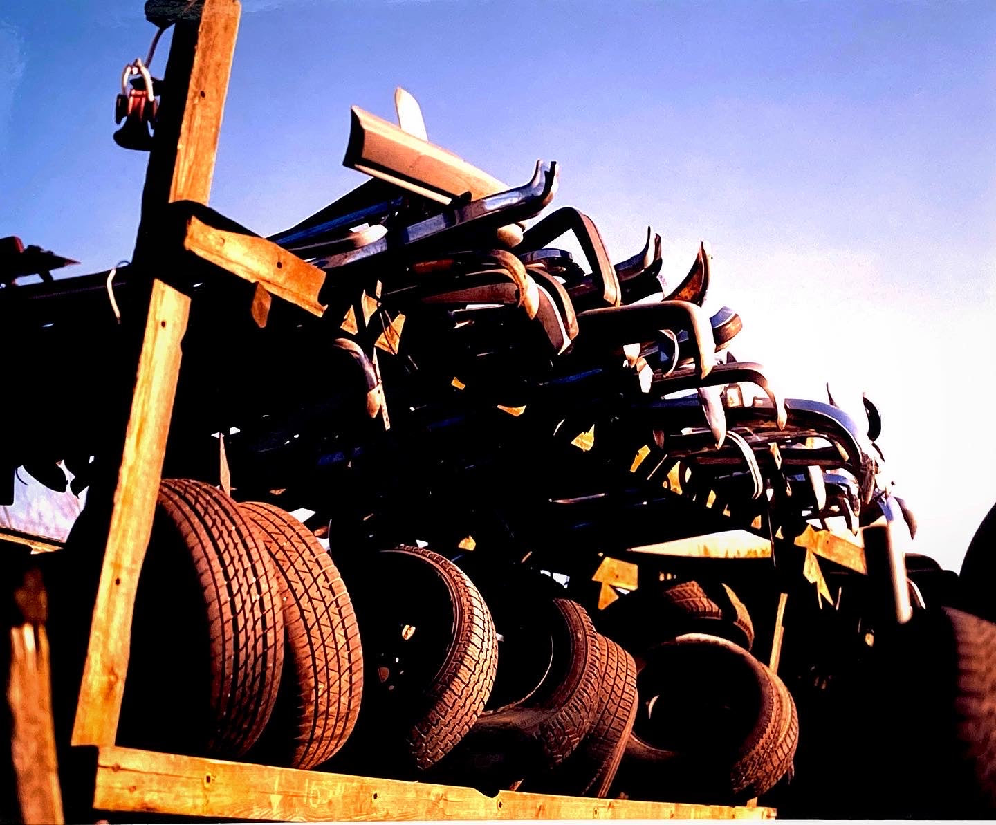 A set of photographs that followed a straight line. The images would go through, over and under what ever came in the path of the camera’s lens: tyres, scrapyard, sky.